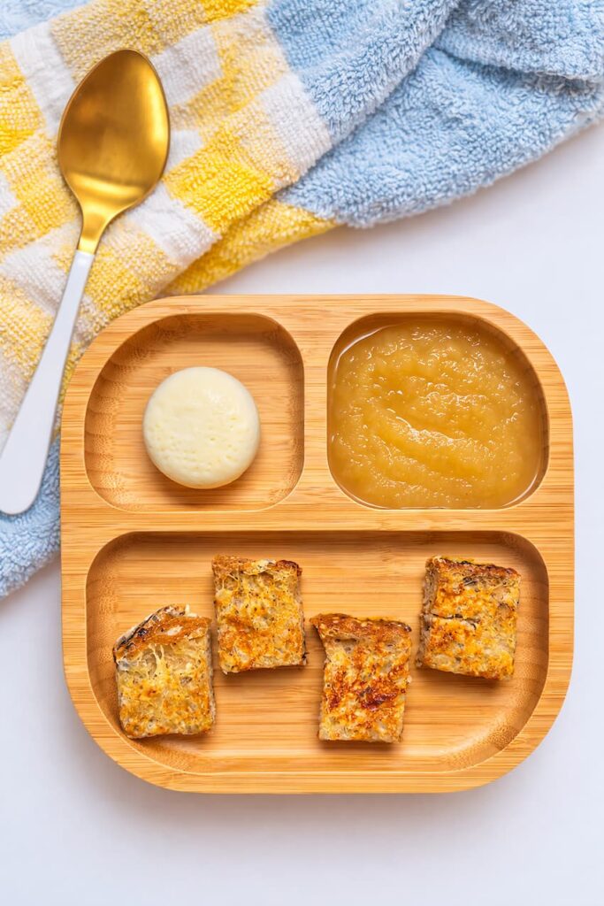 Pain perdu SSA avec compote de fruits et produit laitier