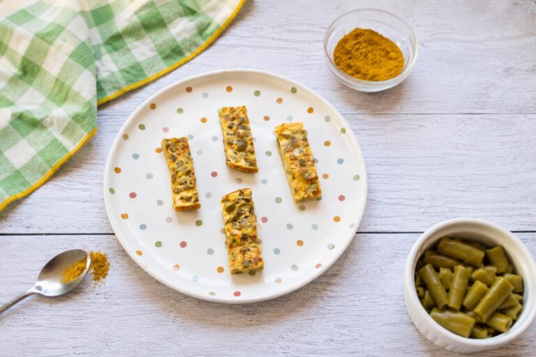 Parts d'omelette aux haricots verts en mode fingerfoods